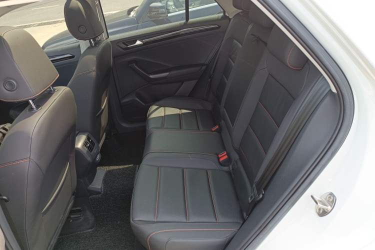 Used Volkswagen T-ROC 2021 280TSI DSG Two-Wheel Drive Comfort Connect 30th Anniversary Edition