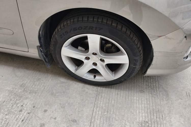 Used Peugeot 408 2013 2.0L Manual Comfort Edition Right Front Wheel Hub