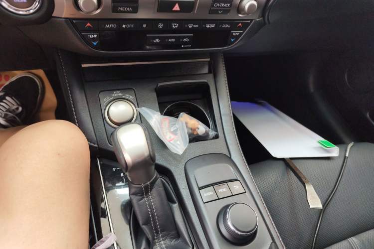 Used Lexus ES 2015 200 Elite Edition
