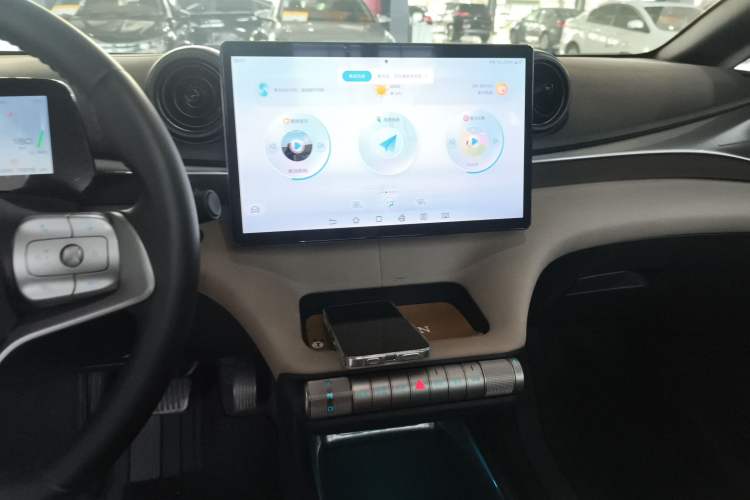 Used BYD Dolphin 2023 420 km Fashion Edition Audio And AC Panel