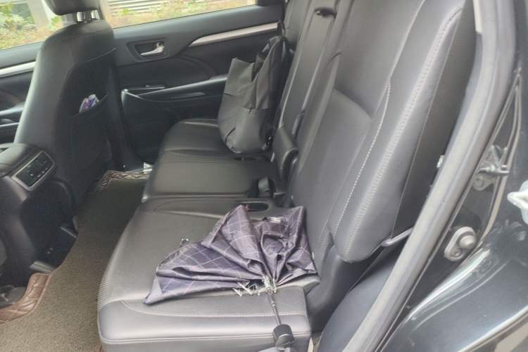 Used Toyota Highlander 2018 2.0T Four-Wheel Drive Prestige Version 7 Seats China VI Standard Left Rear Seat