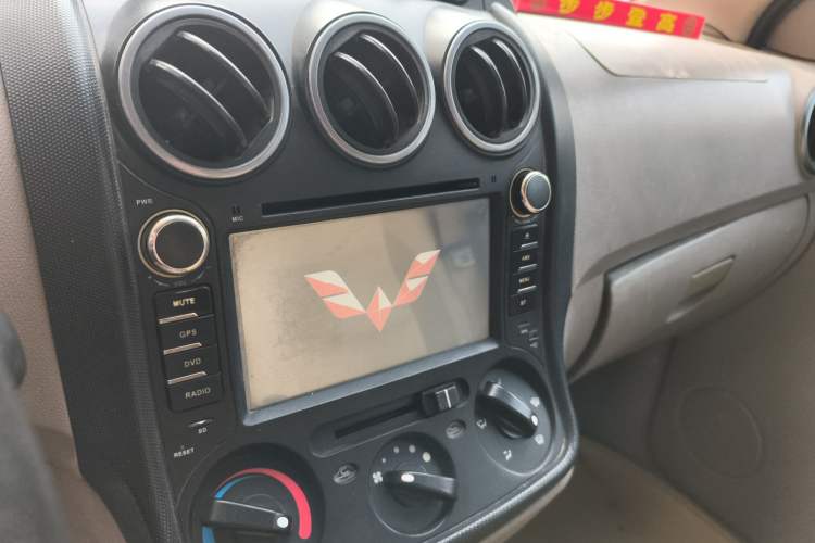 Used Wuling Hongguang 2010 1.2L Standard Version China IV Audio And AC Panel