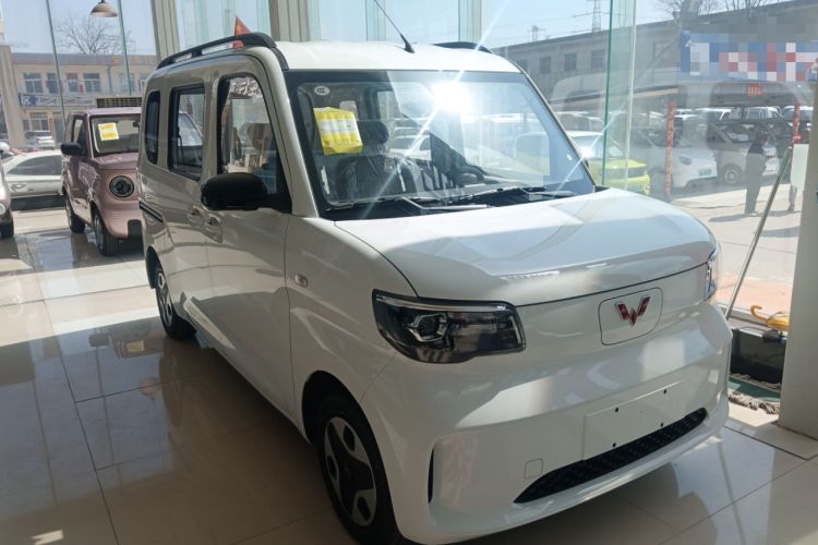 Used Wuling Zhiguang New Energy 2025 Comfort Model Front Right 45 Deg