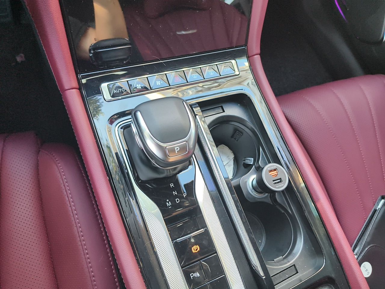 Hongqi H5 2024 1.5T DCT Smart Connect Flagship Edition - Chinese Trim Yun — снимка 11
