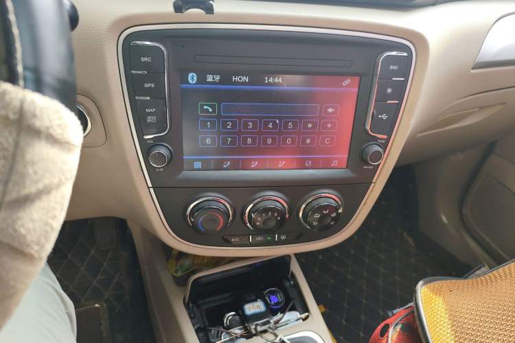 Used FAW Junpai D60 2015 1.5L Manual Luxury Model Audio And AC Panel