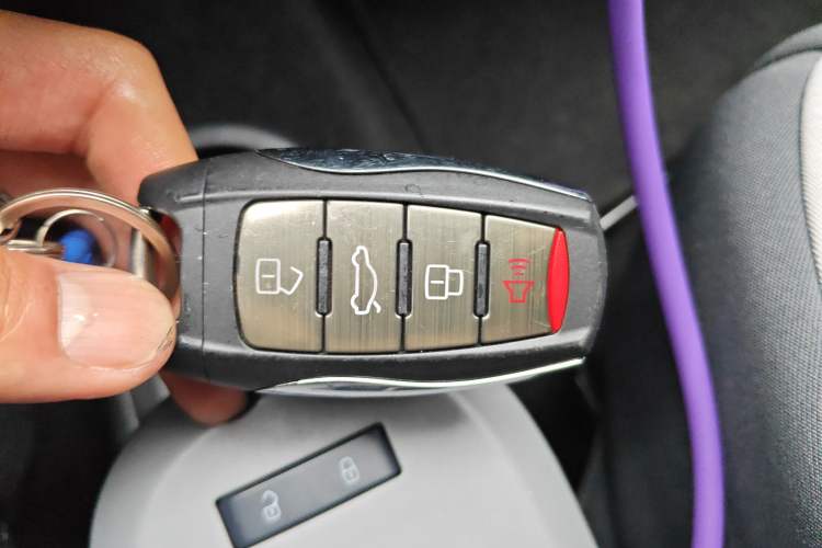 Used ORA Black Cat 2022 301km "Cute Pet" Version – Lithium Iron Phosphate Vehicle Key