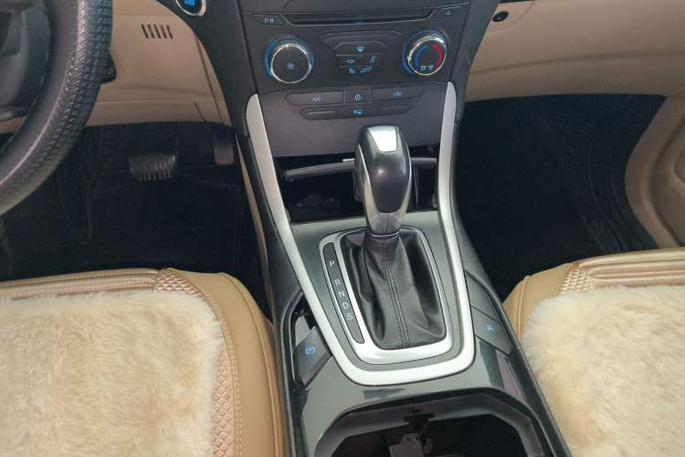 Used Ford Edge 2016 EcoBoost 245 Two-Wheel-Drive Titanium 5-Seater