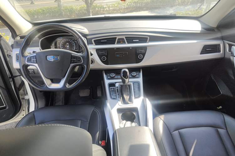 Used Geely Auto Emgrand X7 Sport 2016 1.8TD Automatic Smart Model Center Console