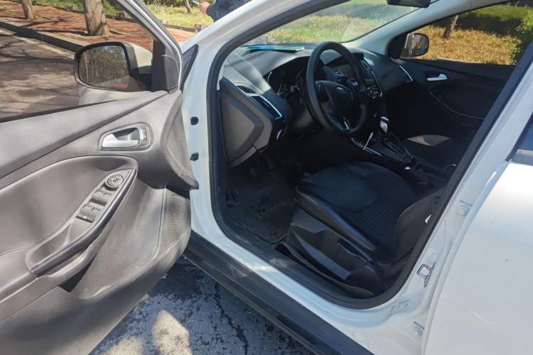 Used Ford Focus 2018 Hatchback Classic 1.6L Automatic Trendy SmartDrive Edition
