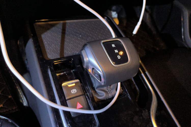 Used Hongqi E-QM5 2021 Online Booking Charging Basic Edition 5 Seats Gear Lever