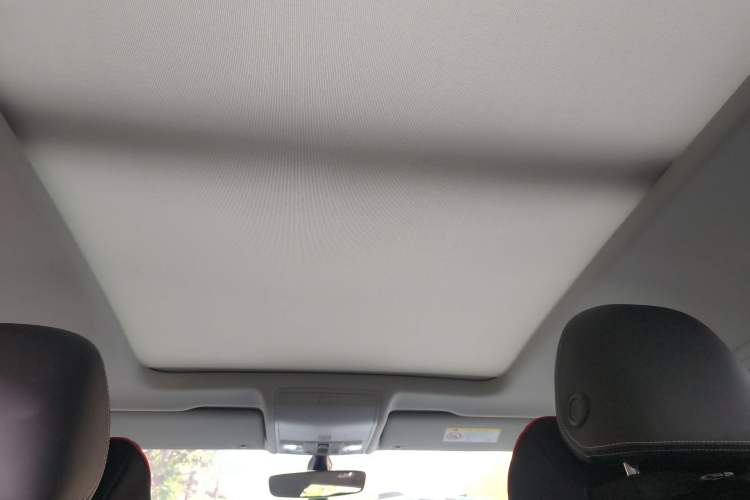 Used Volkswagen Tiguan L 2025 Model Outstanding Version 330TSI Automatic Two-Wheel Drive R-Line Longyao Edition Headliner