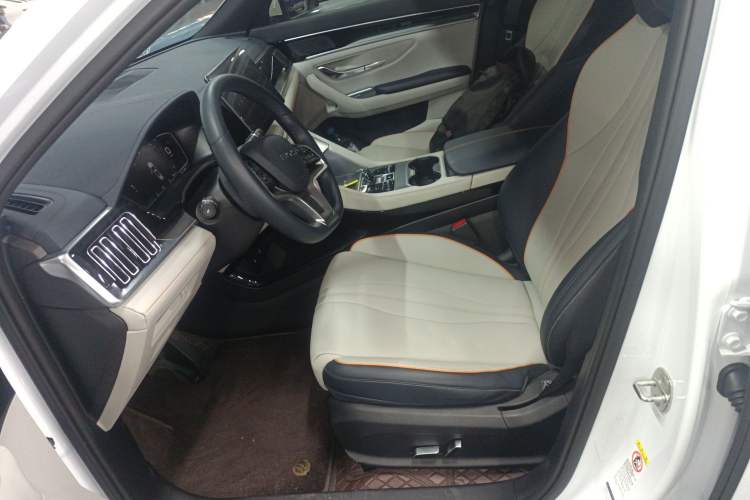 Used BYD Song PLUS New Energy 2024 HONOR Edition DM-i 110km Flagship PLUS
