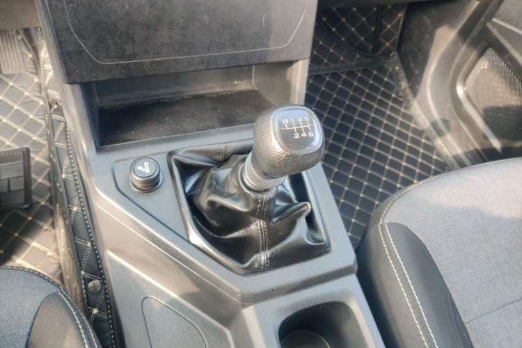 Used Wuling Hongguang PLUS 2019 1.5T Manual Standard Edition 5 Seats
