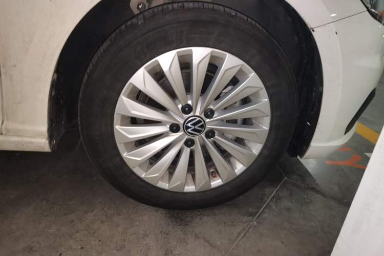 Used Volkswagen Lavida 2022 280TSI DSG Comfort Edition Right Front Wheel Hub