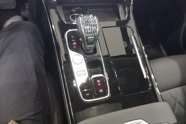 Used GAC Trumpchi M8 2024 Master Series 400T Prestige Edition Gear Lever