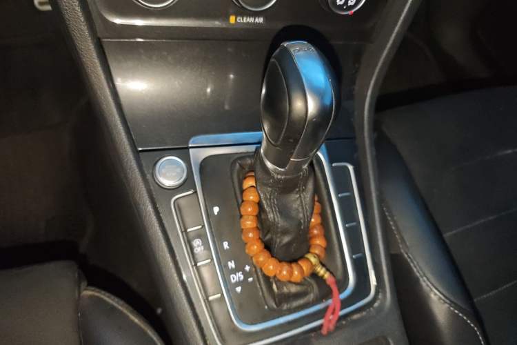 Used Volkswagen Golf 2018 230TSI Automatic Luxury Version Gear Lever