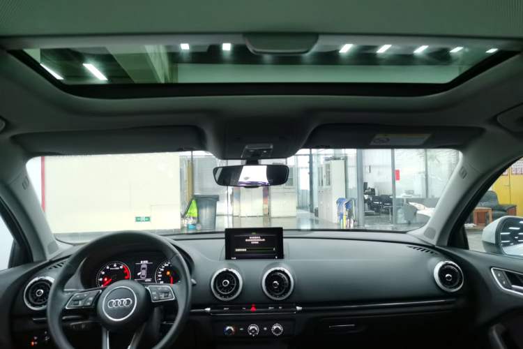Used Audi A3 2020 Limousine 35 TFSI Fashion Edition China VI Emission Standard Headliner