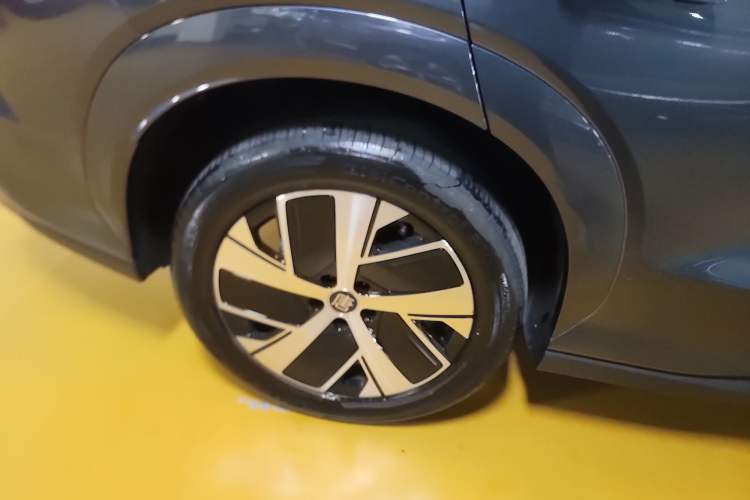 Used BYD Tang L 2025 DM 215KM LiDAR Flagship Model