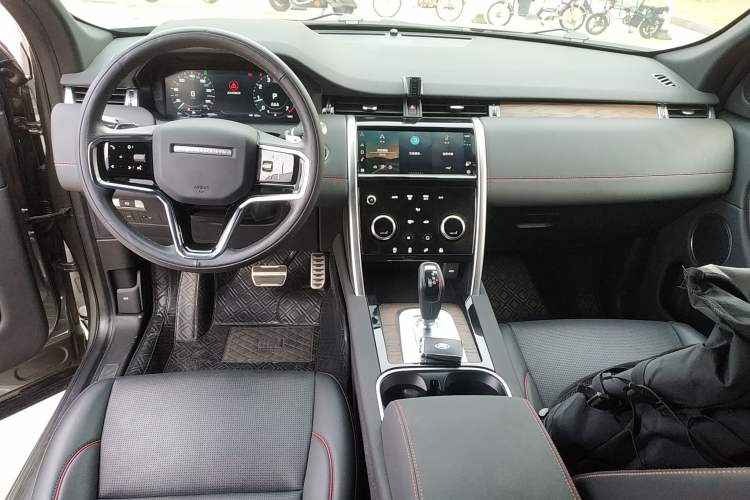 Used Land Rover Discovery Sport 2021 249 PS R-Dynamic S Performance Edition Center Console