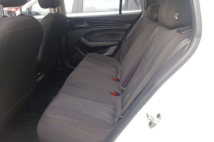 Used Roewe i5 2021 1.5L CVT Platinum Edition Left Rear Seat