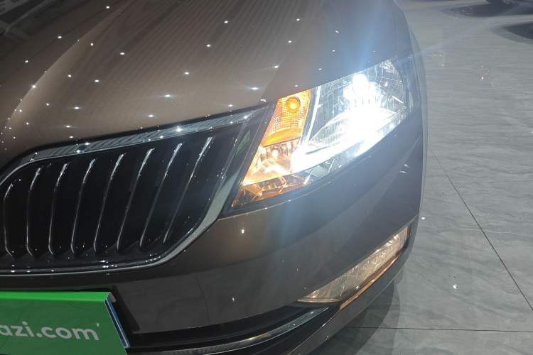 Used Skoda Rapid 2018 1.6L Automatic Comfort Edition
