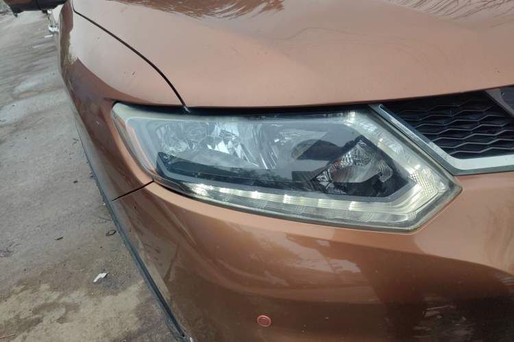 Used Nissan X-Trail 2014 2.0L CVT Comfort Edition 2WD Right Front Headlight