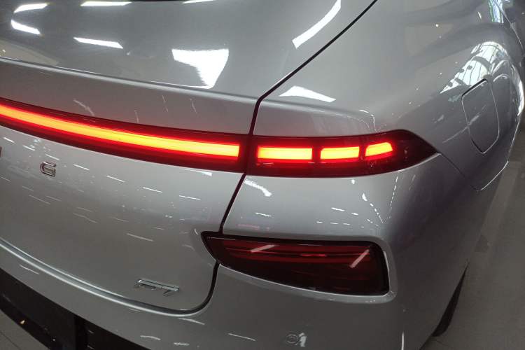 Used XPeng P7 2022 670E+ Right Rear Taillight