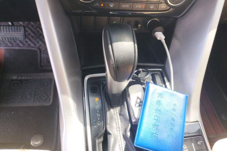 Used Mitsubishi Eclipse Cross 2018 1.5T CVT Two-Wheel Drive Belief Edition Gear Lever