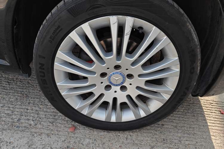 Used Mercedes-Benz Viano 2013 3.5L Haoci version Right Front Wheel Hub