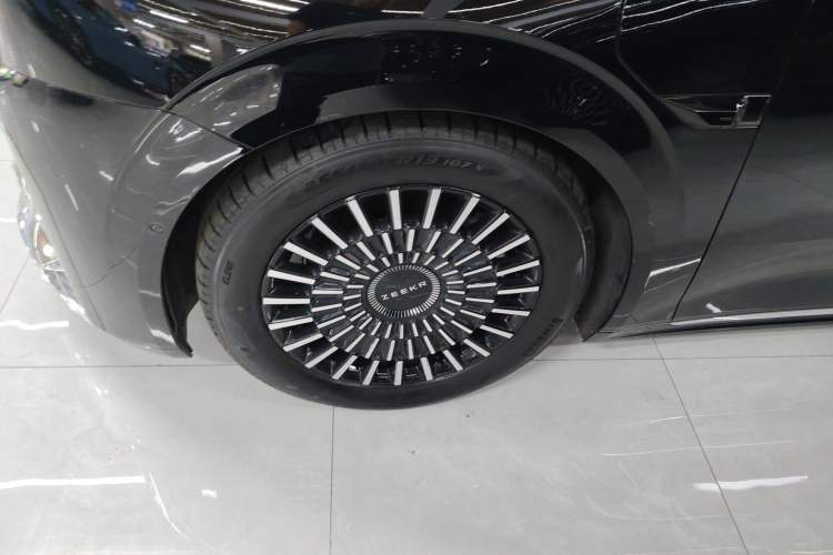 Used Zeekr 009 2024 7-Seater Aisle Version 108 kWh Exterior 4