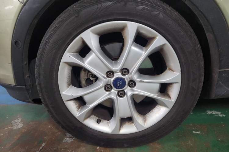 Used Ford Kuga 2013 2.0L GTDi Four-Wheel-Drive Sport Model Right Front Wheel Hub