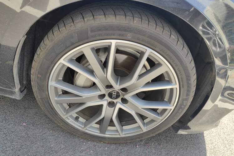 Used Audi A6 2021 Avant Pioneer 45 TFSI Star Edition Right Front Wheel Hub