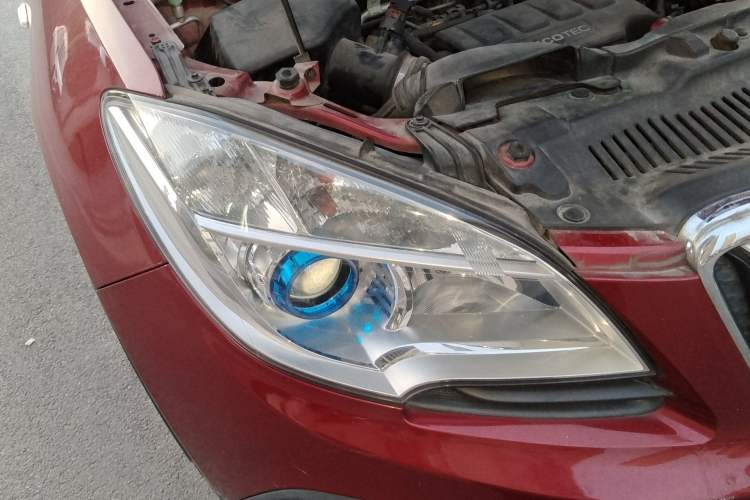 Used Buick Encore 2013 1.4T Automatic Two-Wheel Drive Leading Model Right Front Headlight