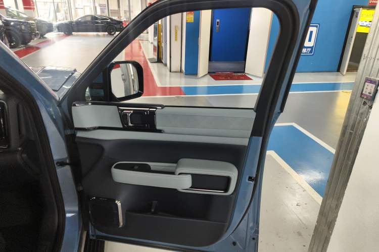 Used Formula Leopard Leopard 5 2023 Navigator Edition