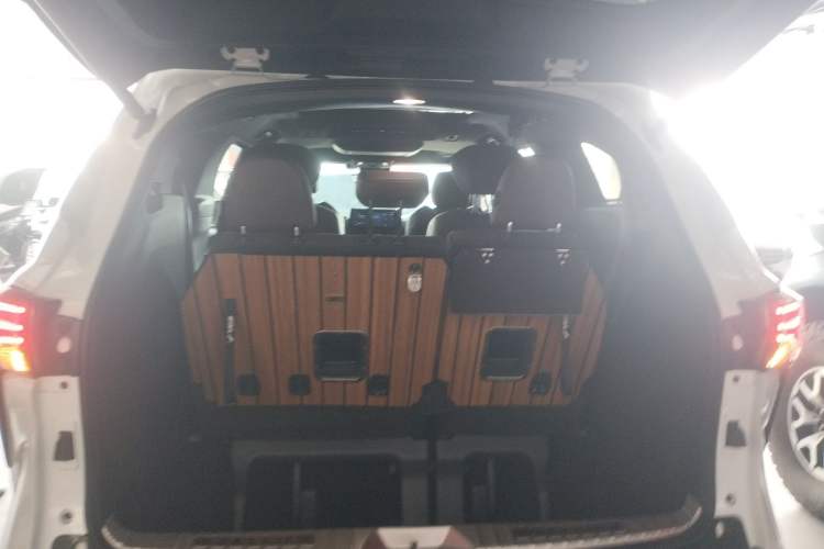 Used Toyota Granvia 2023 2.5L Hybrid Flagship VIP Edition Trunk