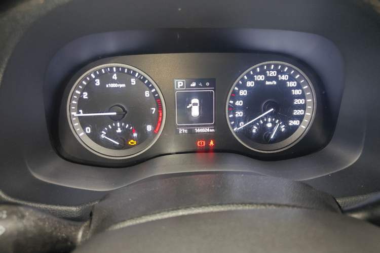 Used Hyundai Tucson 2015 1.6T Dual-Clutch Two-Wheel-Drive Smart Model Instrument Cluster