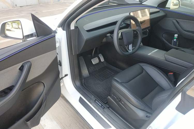 Used Tesla Model Y 2025 Rear-Wheel-Drive Version