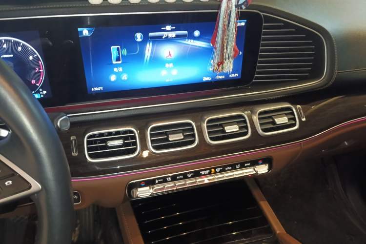 Used Mercedes-Benz GLE 2024 Refreshed GLE 350 4MATIC Stylish Edition Audio And AC Panel