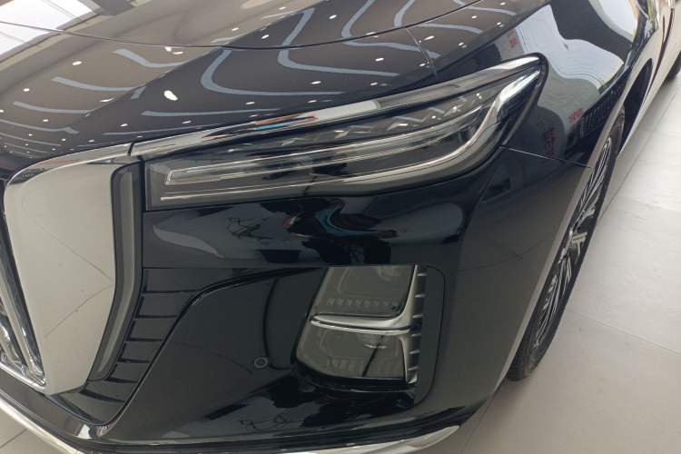 Used Hongqi H5 2025 2.0T Automatic Flag Edition – 500 000 Units Commemorative Version