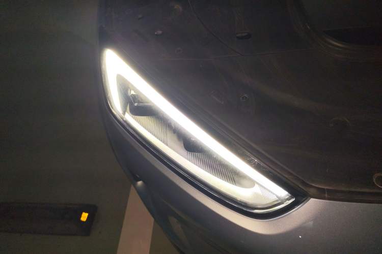 Used Hima AITO M5 2023 All-Electric Rear-Drive Standard Edition Right Front Headlight