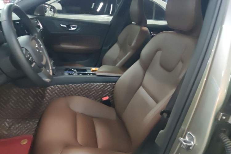 Used Volvo S60 2021 T4 Zhiyi Luxury Edition
