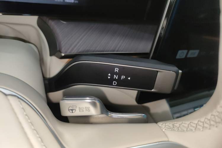 Used Denza Z9 2024 1100 km Four-Wheel Drive Max Version
