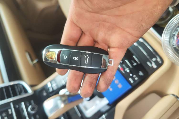 Used Porsche Cayenne 2014 Cayenne Platinum Edition 3.0T Vehicle Key