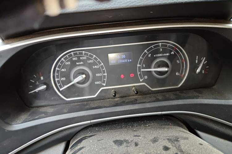 Used SAIC MAXUS Xintu V80 2021 2.0T Manual Classic Aoyuntong Short Wheelbase Ultra-Low Roof 5/6-Seater Instrument Cluster