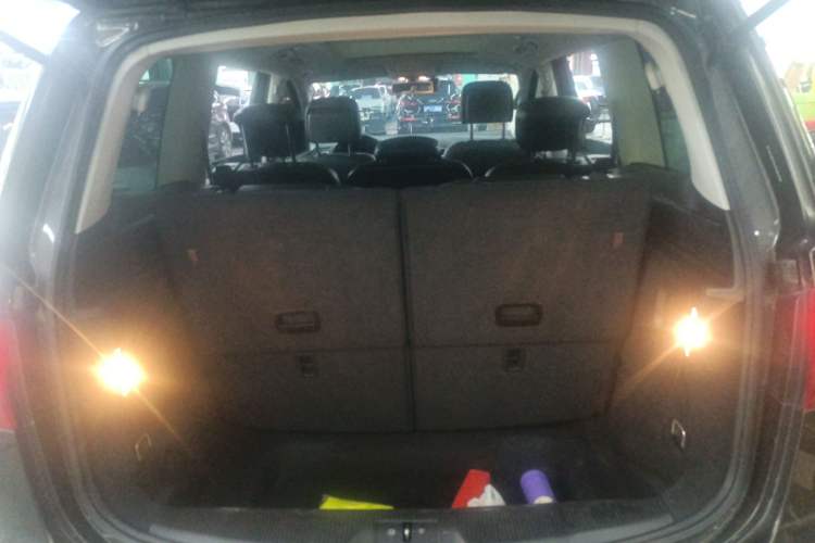 Used Volkswagen Sharan 2014 2.0 TSI Comfort Model Trunk