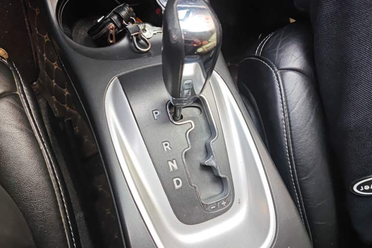 Used Dodge Journey 2013 2.4L Two-Wheel Drive Luxury Version Gear Lever