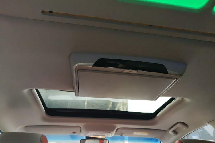 Used Buick GL8 2021 Land Cruiser Executive Class 652T Luxury Model
