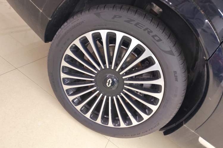 Used Hima AITO M9 2024 All-Electric Ultra Version 100 kWh 5-Seater Model Right Rear Wheel Hub