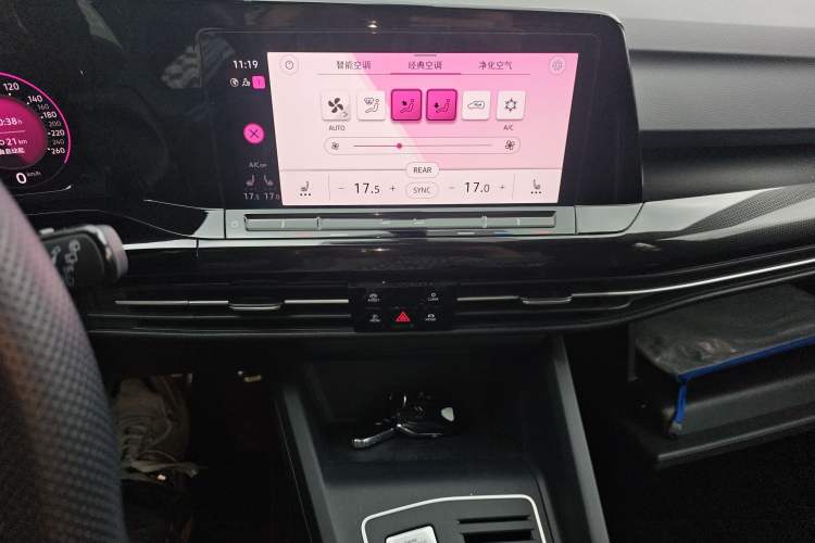 Used Volkswagen Golf 2023 Facelift 280TSI DSG R-Line Lite Audio And AC Panel