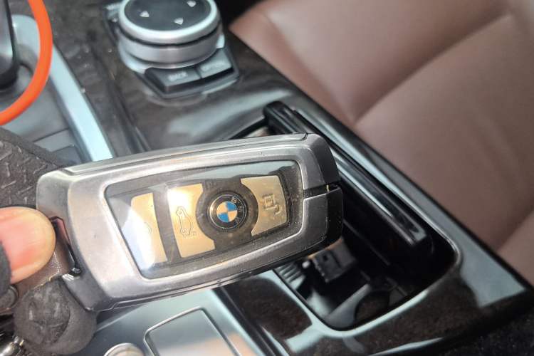 Used BMW 5 Series 2017 525Li Leading Model
